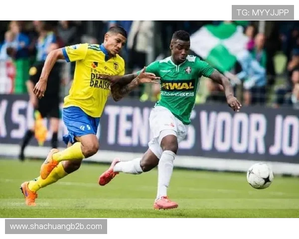 芬洛与乌德勒支激战正酣比分悬念不断球迷期待精彩瞬间