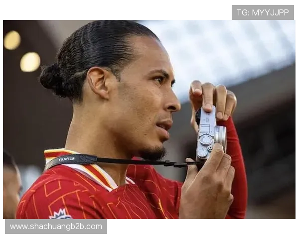 范戴克:从英超巨星到世界足球最佳后卫的传奇之路 范戴克:从英超巨星到世界足球最佳后卫的传奇之路